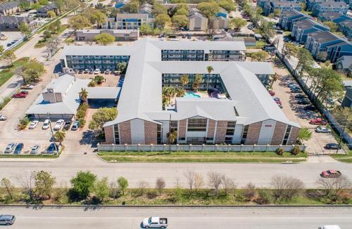  New Album of Siegel Suites Houston 16410 North Freeway - Photo 1 of 2