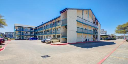  New Album of Siegel Suites Houston 16410 North Freeway - Photo 2 of 2