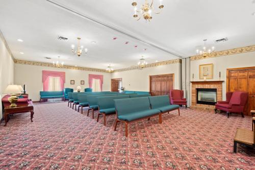  Profile Photos of Mosti Funeral Home, Sunset Chapel 4435 Sunset Boulevard - Photo 2 of 4