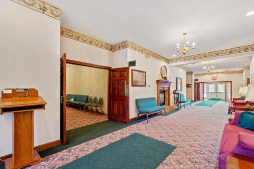  Profile Photos of Mosti Funeral Home, Sunset Chapel 4435 Sunset Boulevard - Photo 3 of 4