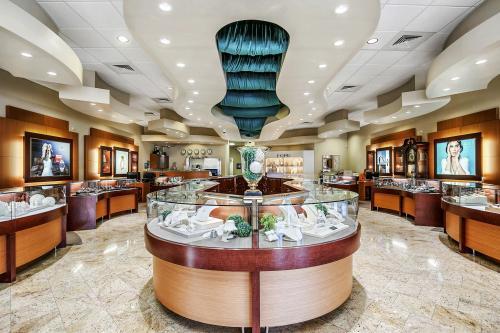  New Album of Hal Davis Jewelers 921 West Jefferson Street - Photo 1 of 4