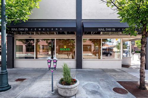  New Album of Hal Davis Jewelers 921 West Jefferson Street - Photo 3 of 4