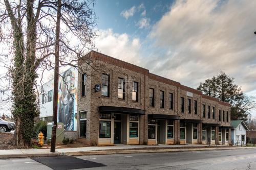  Profile Photos of Michael Freas Photography 257 Haywood Road, Unit 201 - Photo 3 of 3