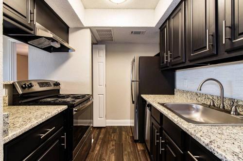  New Album of The Ventura Apartments 2601 Furrs St - Photo 1 of 2