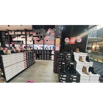  Profile Photos of Famous Footwear Carindale Shop 2244 Westfield Carindale, 1151 Creek Rd - Photo 1 of 3