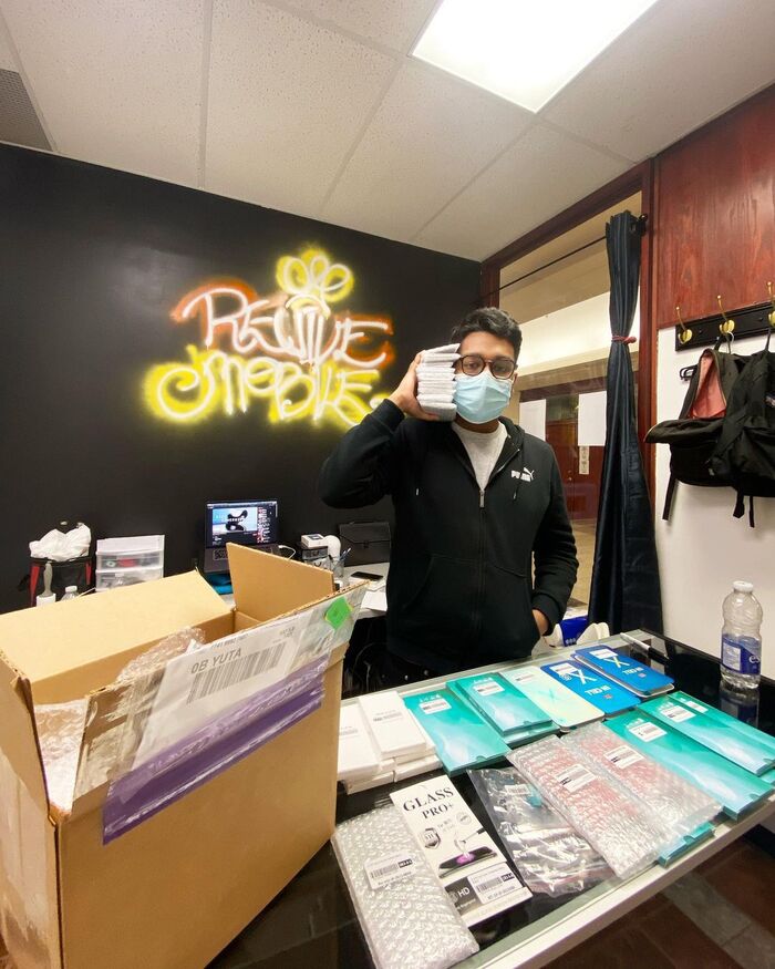  Profile Photos of Revive Mobile 962 Saint-Catherine St W - Photo 2 of 5