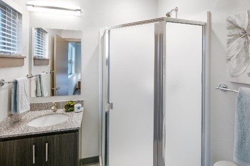  Profile Photos of The Russell Apartments 2621 Northeast 7th Avenue - Photo 3 of 4