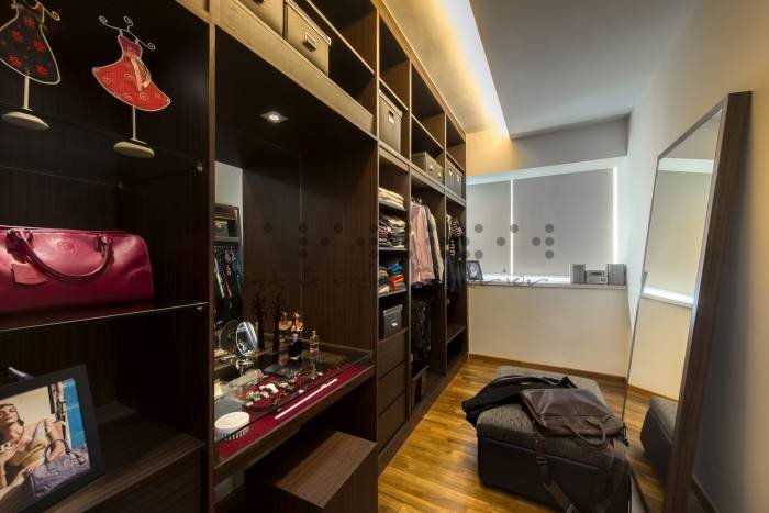 A dream walk-in closet. Costa Del Sol Condominium of Rezt & Relax Interior 33 Ubi Avenue 3 #02-09 Vertex Tower B - Photo 2 of 6