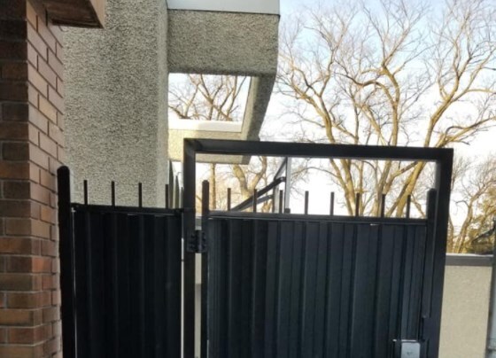  New Album of Wallace + Wallace Doors 15 Lowson Cres - Photo 7 of 9