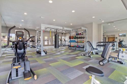  Profile Photos of Avondale Parc at Bellmar Apartments 10830 Stone Canyon Rd - Photo 2 of 4