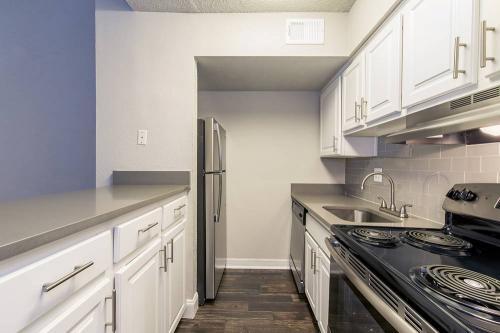  Profile Photos of Riverfalls at Bellmar Apartments 10570 Stone Canyon Rd - Photo 3 of 4