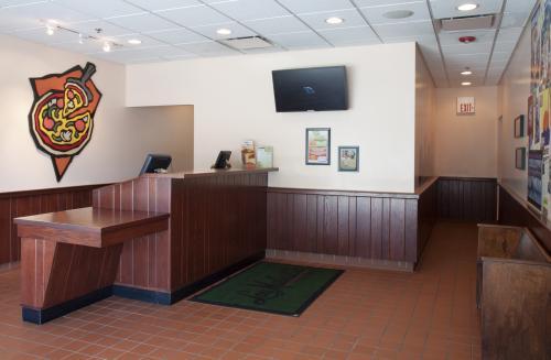  New Album of Lou Malnati's Northbrook 1326 Shermer Rd - Photo 2 of 2