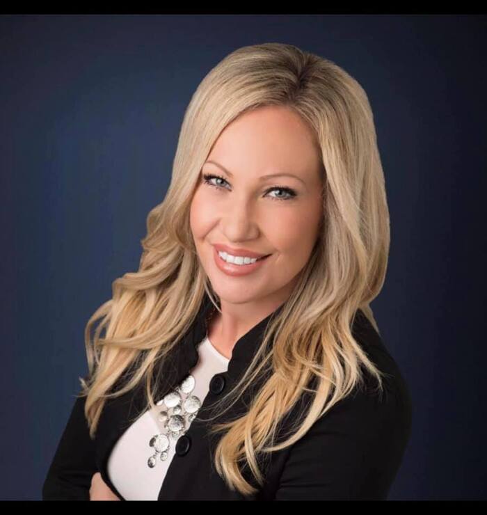  Profile Photos of Shishana Hogg - Mogul Real Estate 32605 Temecula Pkwy, Ste 310 - Photo 2 of 3