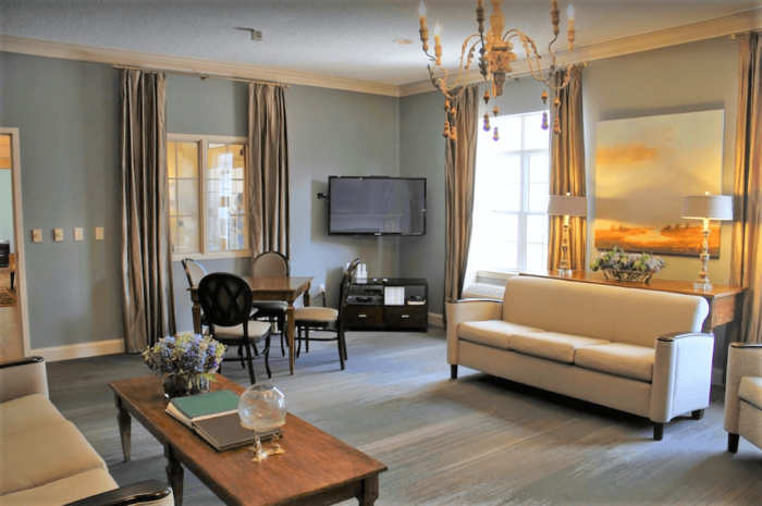 exclusive senior living programs TerraBella Marchbanks of TerraBella Marchbanks 2203 Marchbanks Ave - Photo 4 of 8