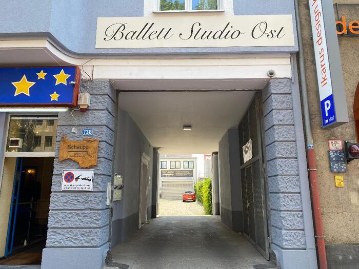 Entrance to the ballet studio, Hanauer Landstraße 138, 60314 Frankfurt am Main Profile Photos of Ballettstudio Ost Hanauer Landtsraße 138 - Photo 5 of 7 Entrance to the ballet studio, Hanauer Landstraße 138, 60314 Frankfurt am Main Profile Photos of Ballettstudio Ost Hanauer Landtsraße 138 - Photo 5 of 7