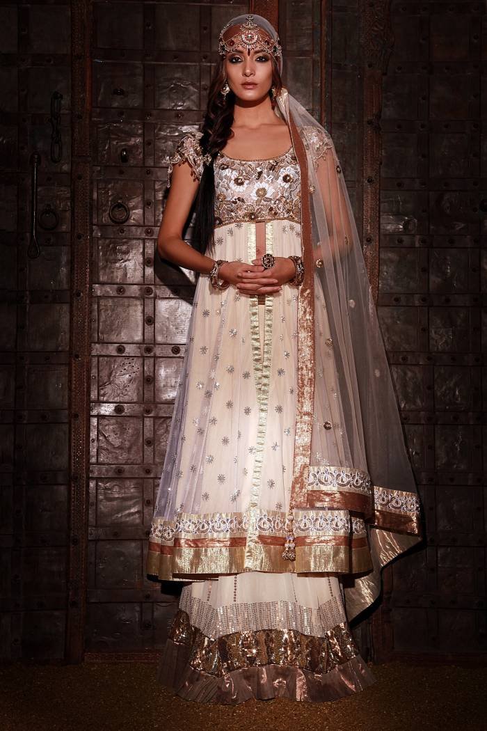 OFF WHITE GEORGETTE FLOWY LENGHA WITH TISSUE FRILL EDGE, SEQUENCE BORDER, LONG JACKET WITH CHANTILLY LACE BODICE IN ZARDOSI RAISED EMBROIDERY New 2013 Collection of SF Collection 4 Highfield - Photo 2 of 9