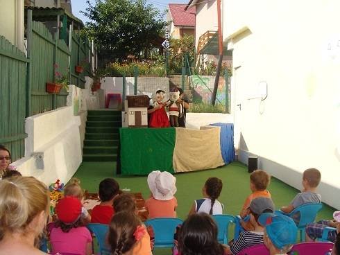 Teatru Profile Photos of Gradinita si Scoala Primara Lorelay E. Honoriu, nr. 2a  - Photo 2 of 7