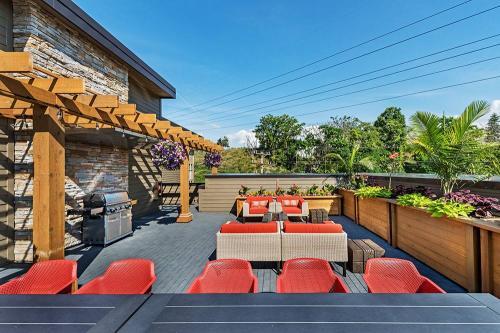  Profile Photos of Cosmopolitan 3001 McKnight E Drive - Photo 2 of 4