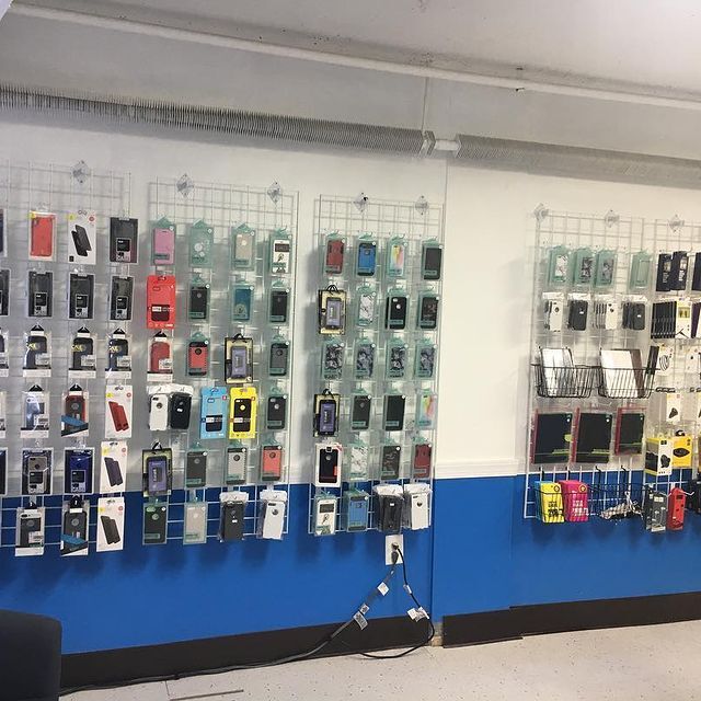  Profile Photos of CellTech Spotswood 482 Main St - Photo 4 of 10