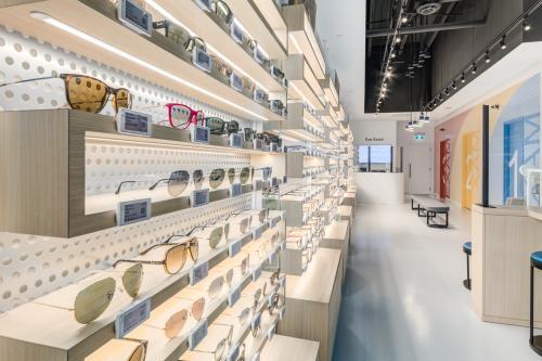  New Album of Clearly Square One Shopping Centre 100 City Centre Dr, UNIT 2-118 - Photo 1 of 1