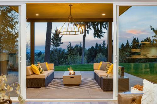  Profile Photos of Angie Hall Real Estate | Belle Residence 4015 E Madison St - Photo 2 of 3