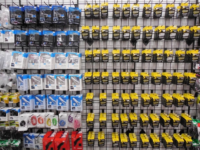  Profile Photos of Mobile Accessories USA: Cell Phone Accessories & Repair. 3141 Arden Way - Photo 6 of 10