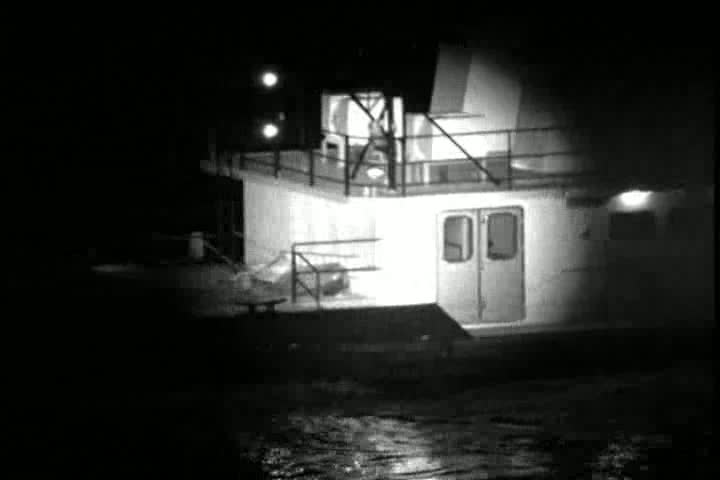 D3000 1000m Barge with pilot.wmv
