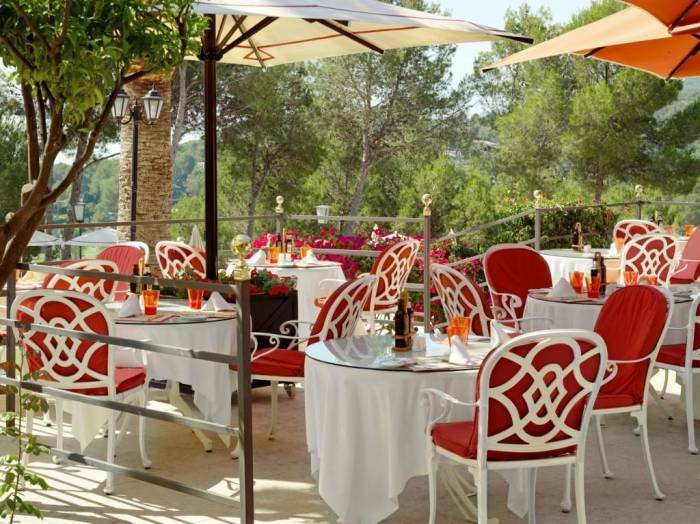 The Pool Bar Sa Font is an inviting place to enjoy refreshments and snacks in an airy atmosphere. Profile Photos of Castillo Hotel Son Vida C/Raixa 2, Urbanization Son Vida - Photo 12 of 25
