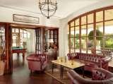The Churchill's Lounge offers an exclusive selection of the world's best cigars and more than 100 different whiskys. The St. Regis Mardavall Mallorca Resort Passeig Calvia s/n 
