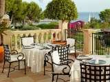 The executive chef Thomas Kahl will surpise you with his culinary creations in Es Fum, a Michelin Star awarded restaurant.<br />
 The St. Regis Mardavall Mallorca Resort Passeig Calvia s/n 