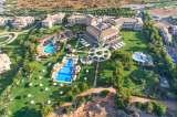 Land in the St. Regis Mardavall Mallorca Resort, where you can admire the grand architecture, majestic beauty and the outstanding elegance. The St. Regis Mardavall Mallorca Resort Passeig Calvia s/n 