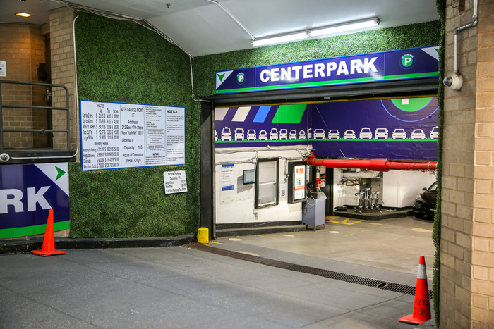  New Album of Centerpark East 47th Street Garage 212 East 47th Street - Photo 2 of 4