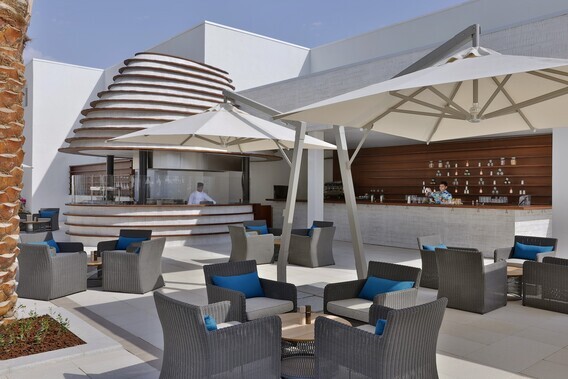 Pool Bar in Hilton Abu Dhabi Yas Island A luxurious property in Abu Dhabi, Yas Island of Hilton Abu Dhabi Yas Island Yas Bay, Yas Island - Photo 15 of 15