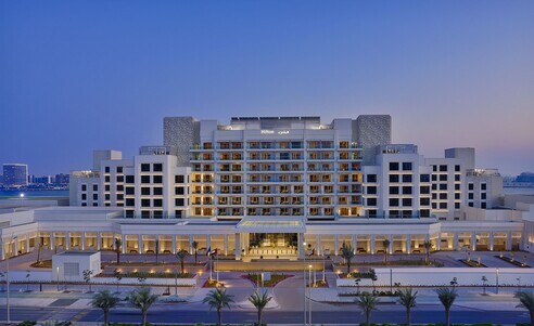 Hilton Abu Dhabi Yas Island - Night Exterior A luxurious property in Abu Dhabi, Yas Island of Hilton Abu Dhabi Yas Island Yas Bay, Yas Island - Photo 1 of 15