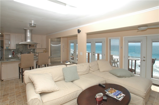  Malibu Beach House Vacation Rental of Malibu Beach House For Rent 43000 Pacific Coast Highway - Photo 3 of 13