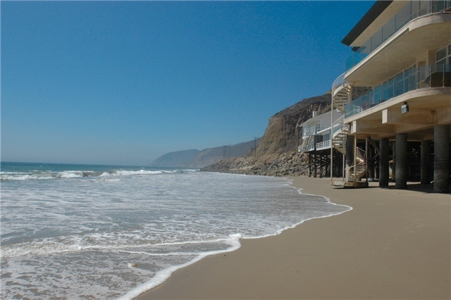  Malibu Beach House Vacation Rental of Malibu Beach House For Rent 43000 Pacific Coast Highway - Photo 7 of 13