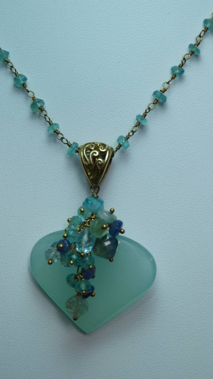 Chalcedony & multi gem Profile Photos of Sarah Haynes QUINTEIRO 9, BORRAXEIROS - Photo 1 of 29
