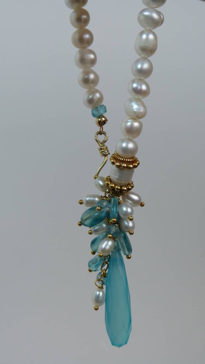 Pearls, chalcedony & apatite Profile Photos of Sarah Haynes QUINTEIRO 9, BORRAXEIROS - Photo 25 of 29