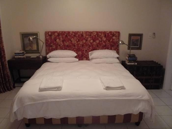 King sized bed in all main bedrooms Profile Photos of Accommodation-in-Franschhoek Erika street - Photo 13 of 14