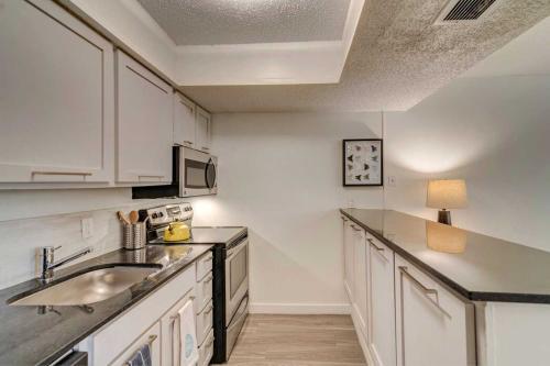  Profile Photos of Cascade Apartments 1221 Algarita Avenue - Photo 3 of 3