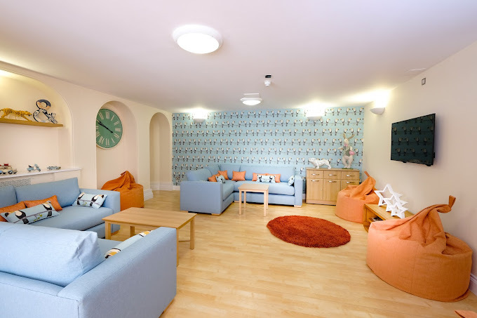  Profile Photos of Rhodes Wood Hospital | Elysium Healthcare Shepherds Way - Photo 3 of 3