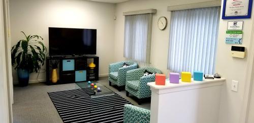  Profile Photos of The Spot Media Group, LLC 4314 Lincoln Highway - Photo 4 of 4