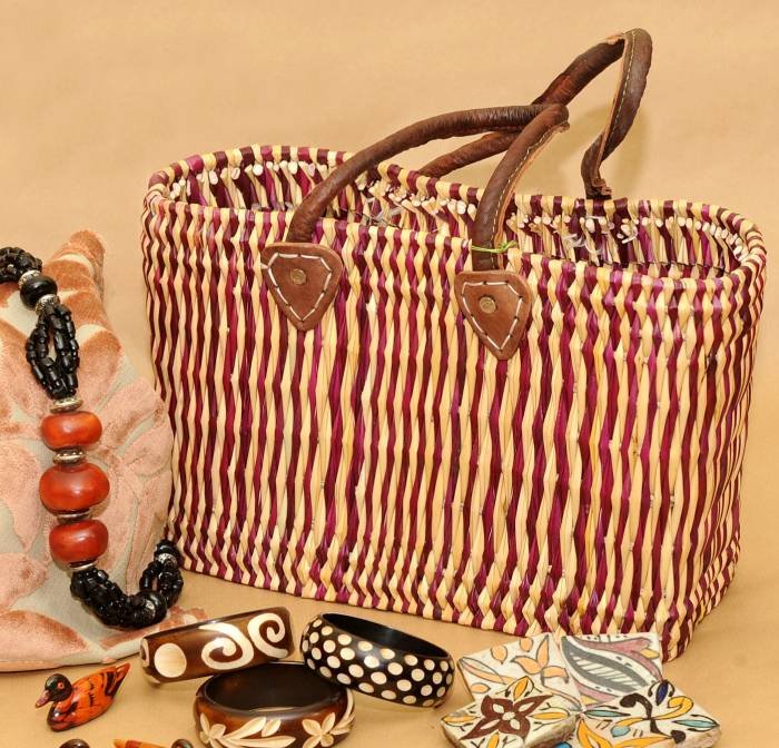 Grass bag with leather trimmins<br />
http://ow.ly/lUD1K <br />
Free delivery<br />
only Â£14.75 BAGS, Bags, bags...!! of Crafts of the World Online 15 High Street - Photo 7 of 7