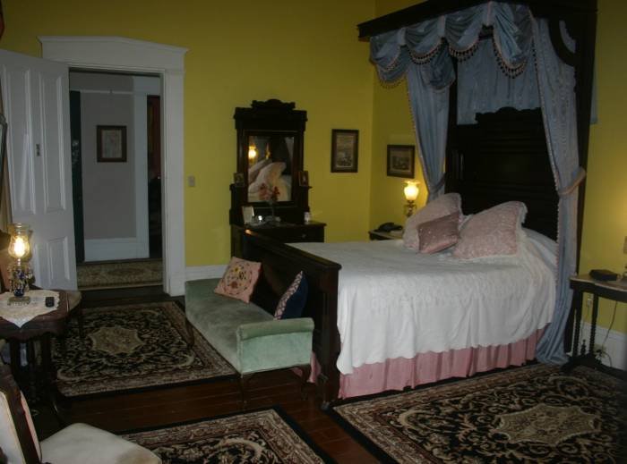 The Eastlake Room Corners Mansion Inn of Corners Mansion Inn - A Bed and Breakfast 601 Klein Street - Photo 3 of 10
