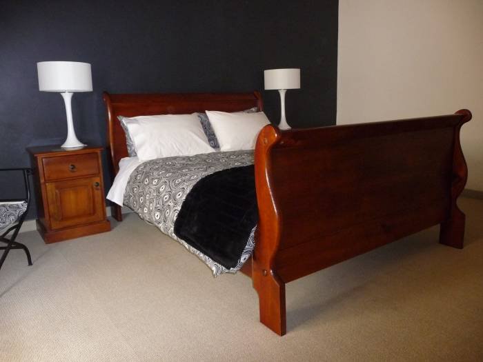 Queen Bedroom 1 Country bakehouse 2013New Album of Country bakehouse Accommodation Main Street - Photo 2 of 8