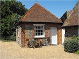 Well Cottage, Manston Court Accommodations, Ramsgate,