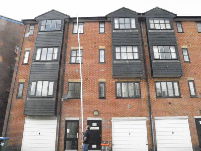  Profile Photos of GCS Gutter Cleaning Specialists 73 Park Lane - Photo 6 of 9