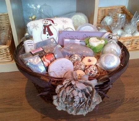 Glamourpuss luxury hamper Â£44.99 Soapy goodies of Bubbles and Baubles st.clears - Photo 1 of 5