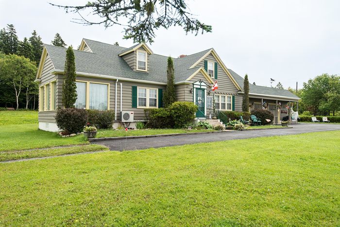 Our B&B home since 2004<br />
The HARBOUR TIDE INN Profile Photos of Harbour Tide Inn ~ Bed & Breakfast 725 Main Street - Photo 2 of 83