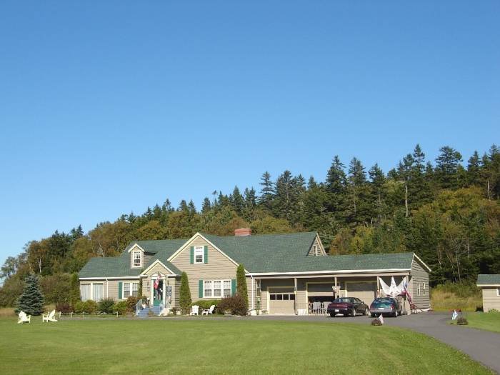The Harbor Tide Inn in Summer. Profile Photos of Harbour Tide Inn ~ Bed & Breakfast 725 Main Street - Photo 11 of 83